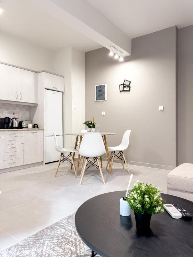 Metro Chic Haven: Modernized Urban Studio Near The Tram Athen Exterior foto