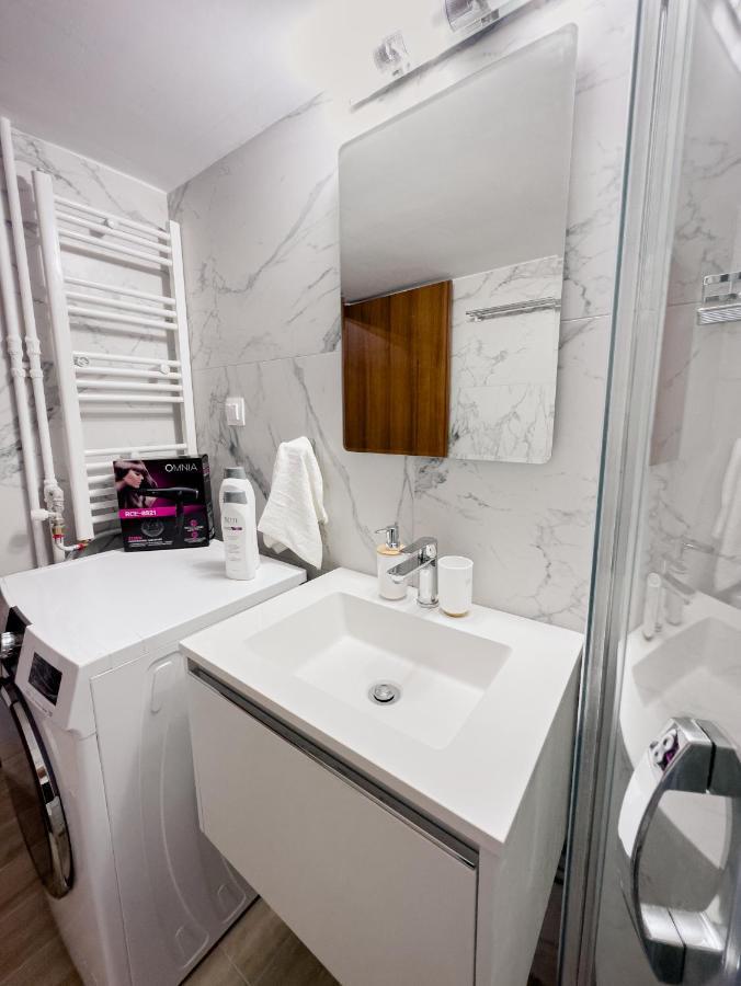 Metro Chic Haven: Modernized Urban Studio Near The Tram Athen Exterior foto